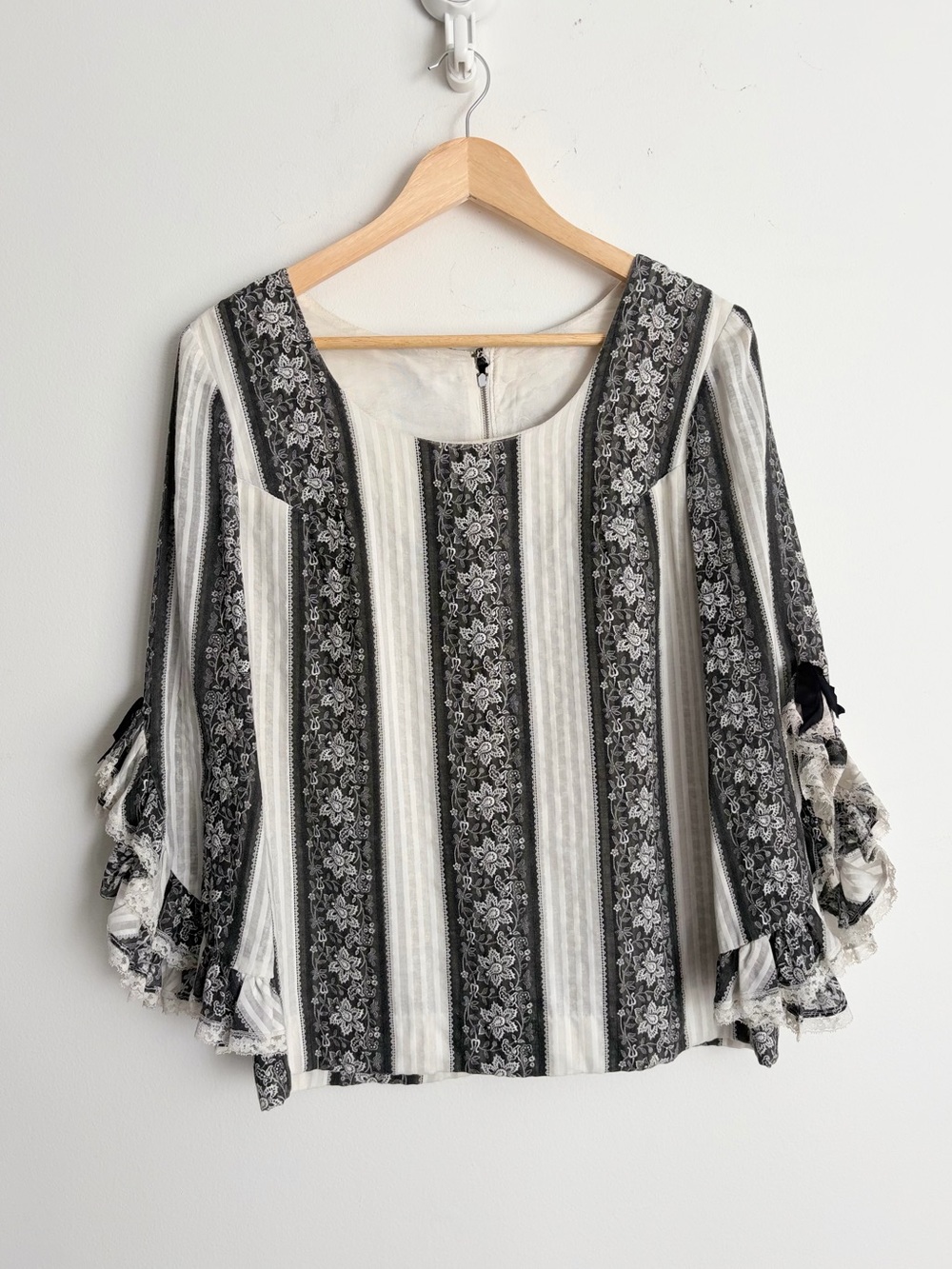 Vintage 1970s House of Nu-Mode Victorian Revival Bell Sleeve Blouse M